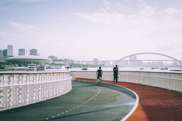 滨江骑行感受上海,体验城市运动空间的一万种可能